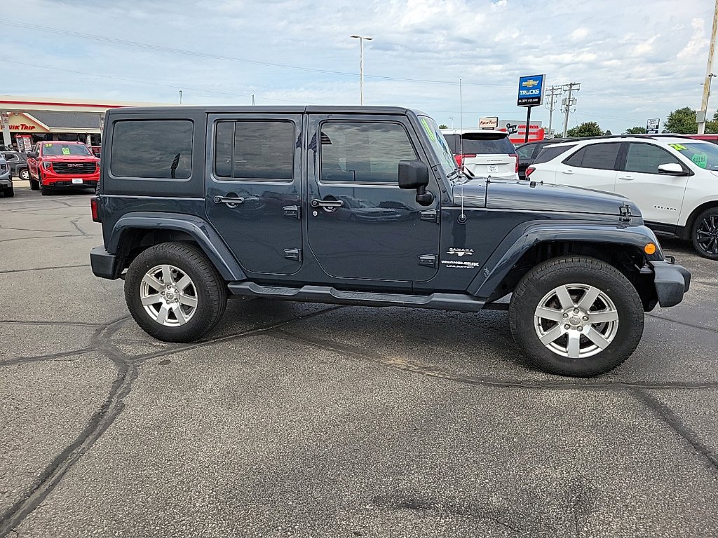 Used 2018 Jeep Wrangler Unlimited Sahara w/ Dual Top Group AWD/4WD image 4