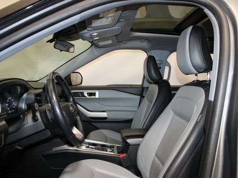 Used 2021 Ford Explorer XLT w/ Equipment Group 202A image 7