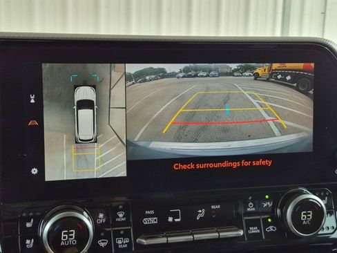 Used 2023 Toyota Highlander Platinum FWD image 10