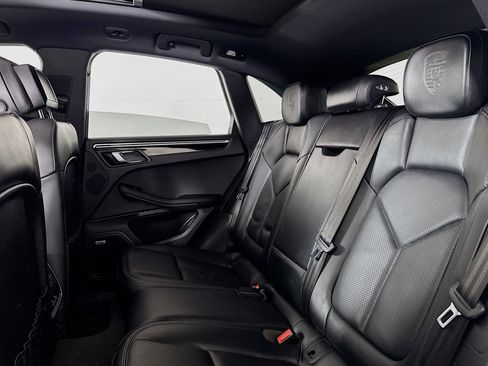 Used 2023 Porsche Macan image 6