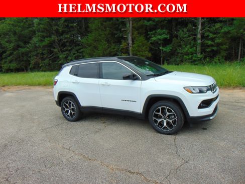 Certified 2025 Jeep Compass Limited AWD/4WD image 10