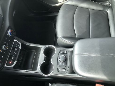 Used 2024 GMC Terrain SLT image 18