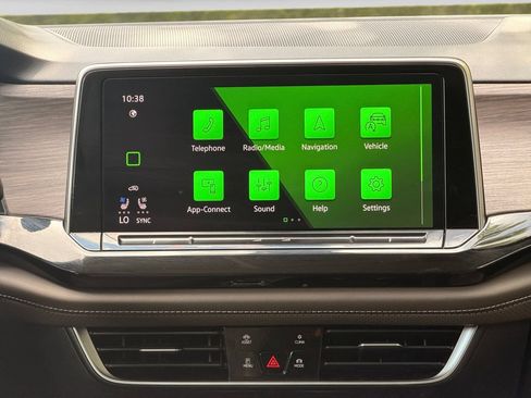 Used 2025 Volkswagen Atlas SEL AWD/4WD image 14