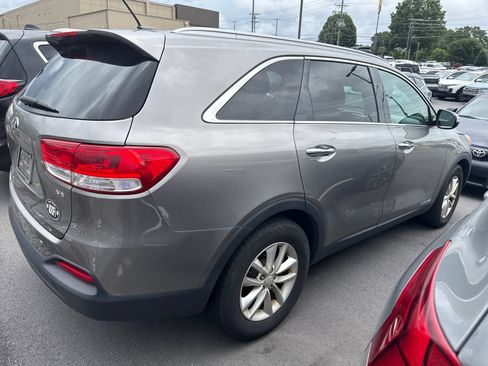Used 2016 Kia Sorento LX AWD/4WD image 8