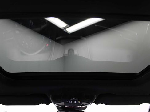 Used 2021 Maserati Levante image 18