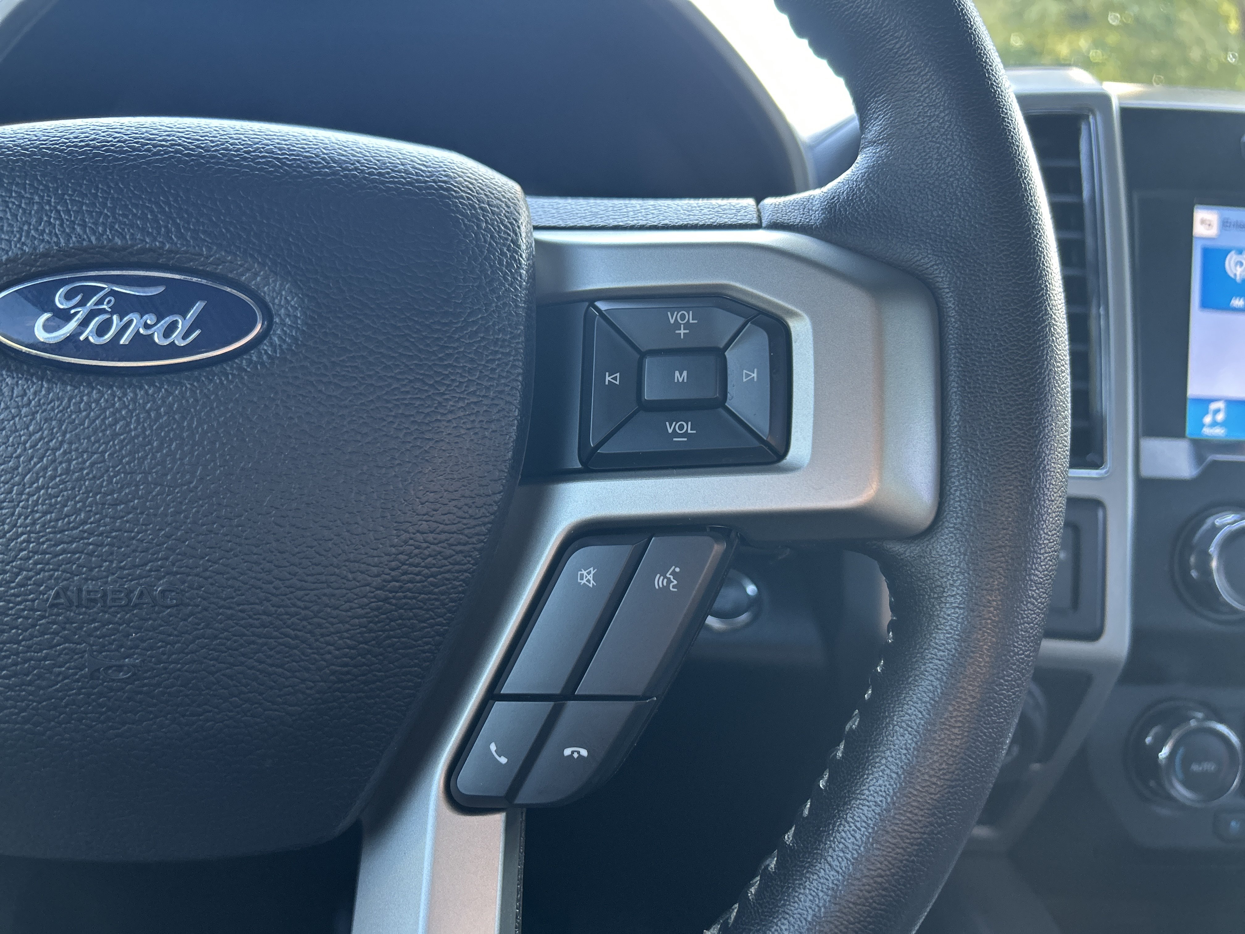 Used 2019 Ford F150 Lariat w/ Trailer Tow Package RWD image 19
