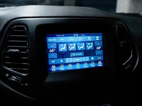 Used 2018 Jeep Compass Latitude w/ Popular Equipment Group AWD/4WD image 13