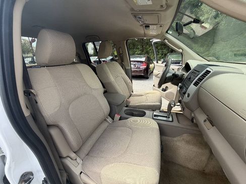 Used 2011 Nissan Frontier SV AWD/4WD image 15