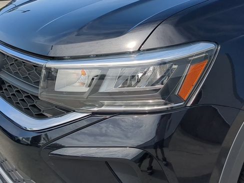 Certified 2023 Volkswagen Taos SE w/ Panoramic Sunroof Package FWD image 8