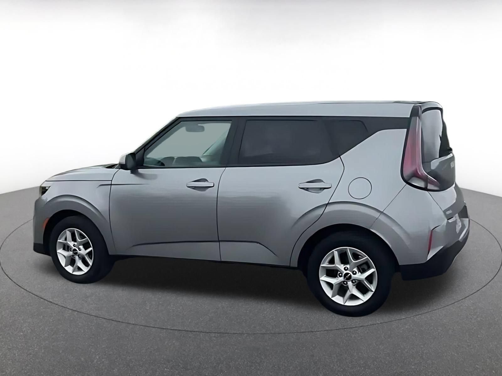 Used 2025 Kia Soul LX w/ LX Technology Package FWD image 9