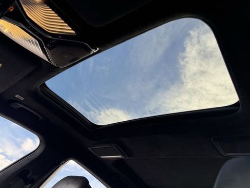 Used 2017 BMW 750i image 27