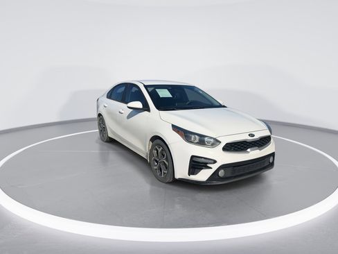 Used 2020 Kia Forte LXS image 2