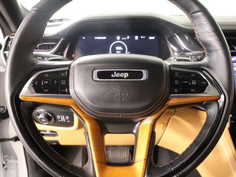 Used 2025 Jeep Grand Cherokee L Summit AWD/4WD image 3