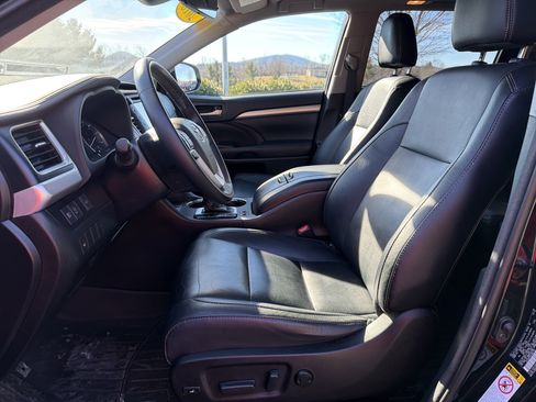 Used 2018 Toyota Highlander XLE w/ Protection Package #3 image 11