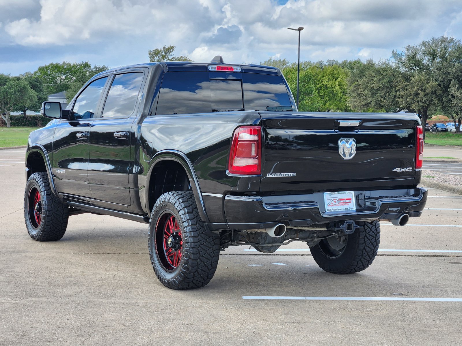 Used 2020 RAM 1500 Laramie AWD/4WD image 3