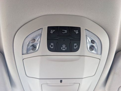 Used 2024 Chrysler Pacifica Touring-L FWD image 18
