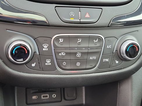 Used 2022 Chevrolet Equinox RS w/ RS Leather Package image 30