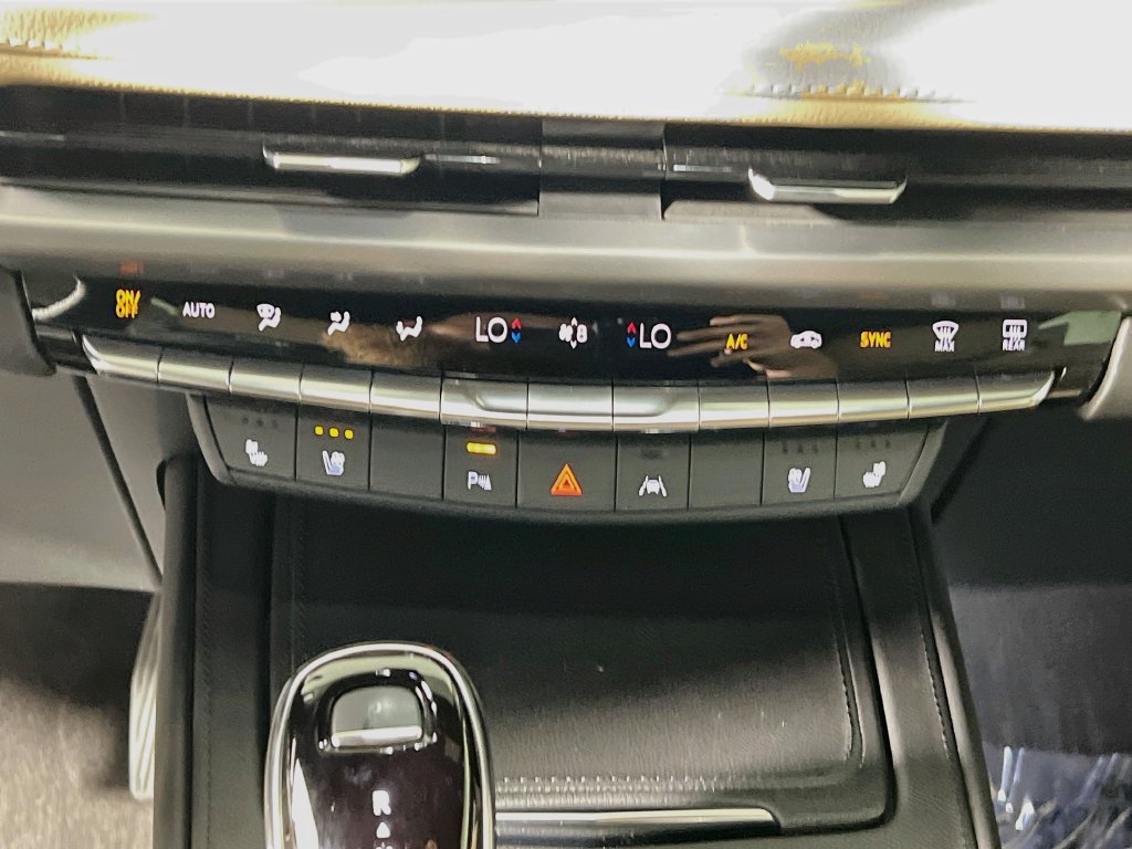 Used 2024 Cadillac XT4 Premium Luxury w/ Technology Package FWD image 23