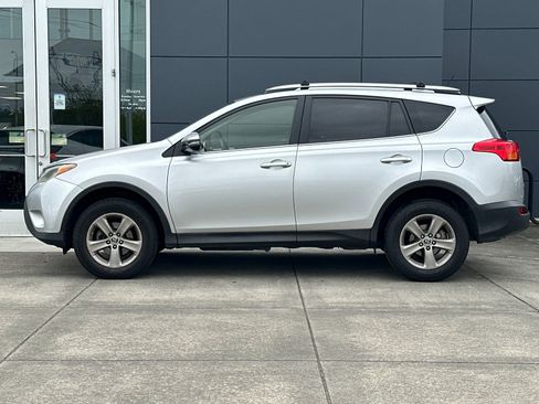 Used 2015 Toyota RAV4 XLE FWD image 6