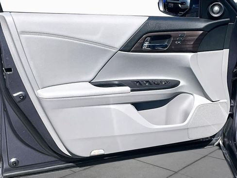 Used 2017 Honda Accord EX-L image 21