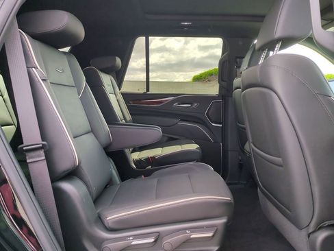 Used 2024 Cadillac Escalade Premium Luxury AWD/4WD image 36