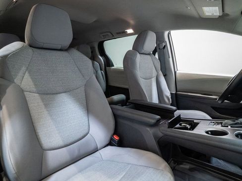 Used 2024 Toyota Sienna LE image 12