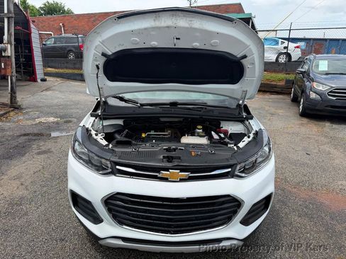 Used 2020 Chevrolet Trax LS w/ Tint and Cruise Package FWD image 21