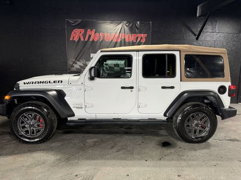 Used 2019 Jeep Wrangler Unlimited Sport S image 2