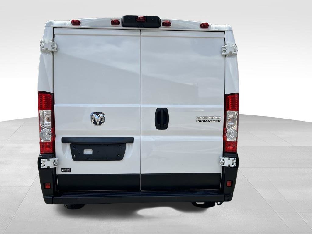 Used 2025 RAM ProMaster 2500 w/ Convenience Group FWD image 4