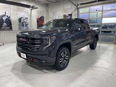 Used 2023 GMC Sierra 1500 AT4 w/ Technology Package image 4