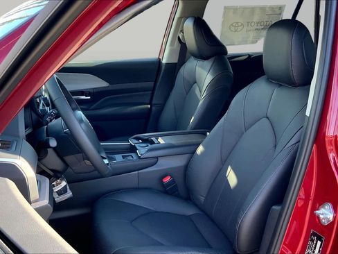 New 2026 Toyota Grand Highlander AWD Hybrid image 9