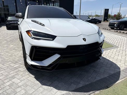 Used 2023 Lamborghini Urus Performante AWD/4WD image 8