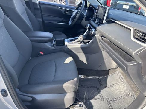 Used 2025 Toyota RAV4 XLE image 27