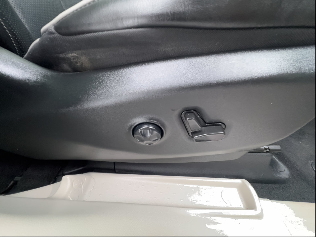 Used 2022 Chrysler Pacifica Limited FWD image 32