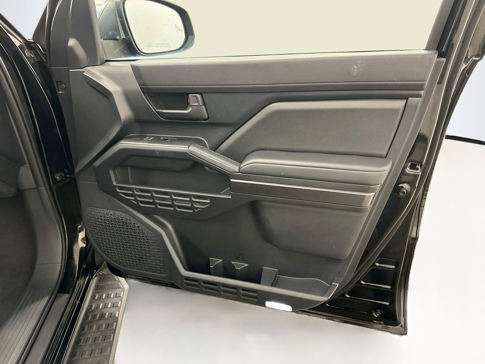 Used 2025 Toyota 4Runner SR5 AWD/4WD image 33