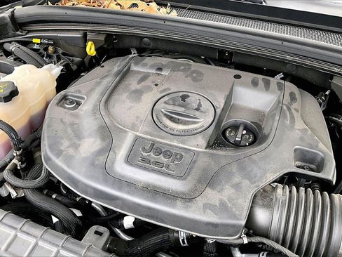 Used 2023 Jeep Grand Cherokee Overland w/ MOPAR Finishing Package image 32