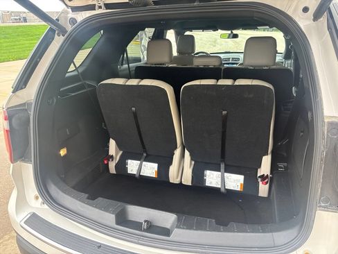 Used 2018 Ford Explorer XLT w/ Equipment Group 202A FWD image 28