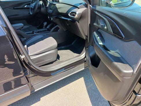 Used 2023 Chevrolet TrailBlazer LT FWD image 10