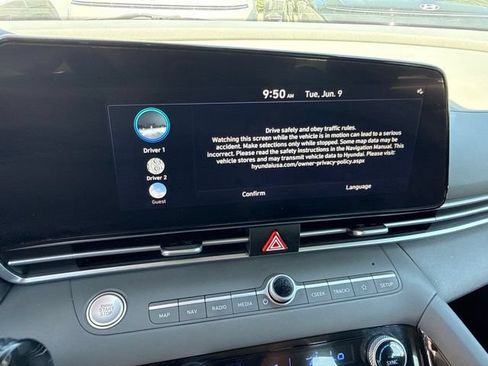 Used 2023 Hyundai Elantra SEL w/ Convenience Package FWD image 5