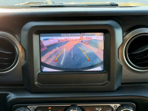 Used 2019 Jeep Wrangler Unlimited Sport S image 22