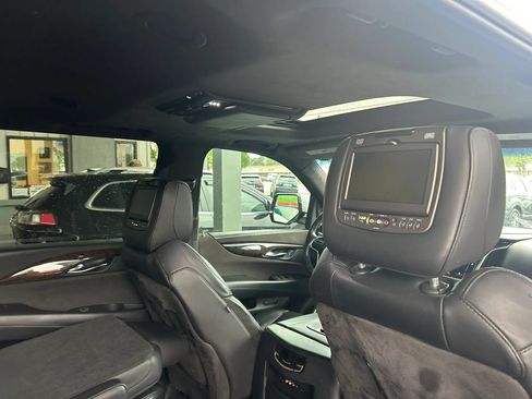 Used 2016 Cadillac Escalade ESV Platinum AWD/4WD image 6