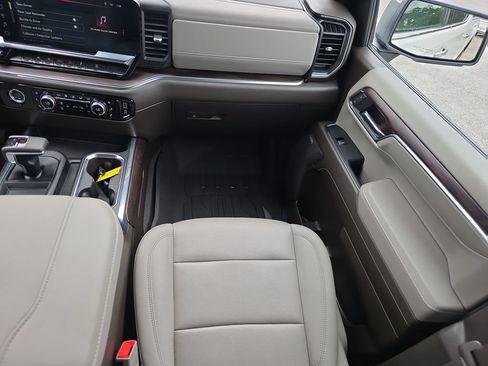 Used 2023 GMC Sierra 1500 SLT AWD/4WD image 16