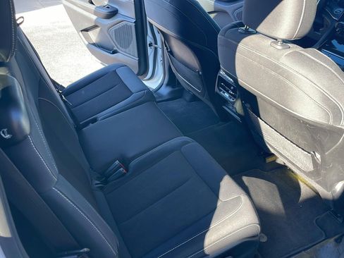 Used 2023 Jeep Grand Cherokee L Laredo image 9