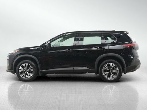 Used 2021 Nissan Rogue SV image 2