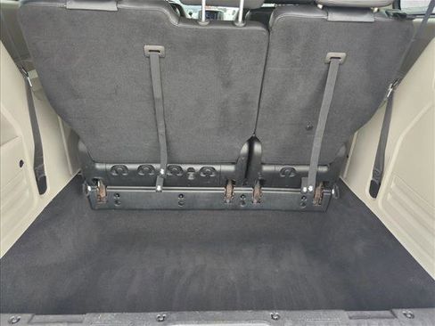 Used 2018 Dodge Grand Caravan SXT FWD image 6