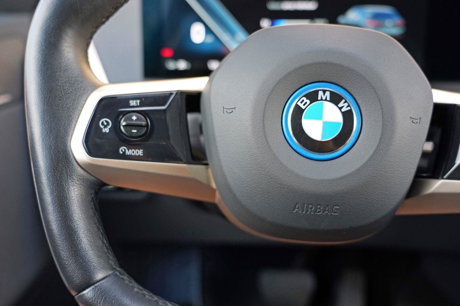 Used 2024 BMW iX xDrive50 w/ Convenience Package AWD/4WD image 20