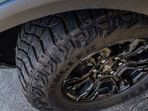 Used 2024 Chevrolet Silverado 1500 ZR2 w/ Technology Package image 38