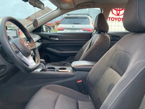 Used 2025 Nissan Altima 2.5 SV FWD image 9