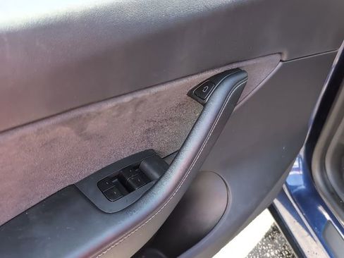 Used 2021 Tesla Model Y Long Range image 19