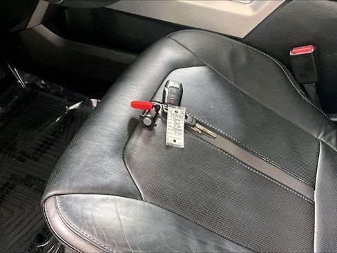 Used 2016 Ford F150 Platinum w/ Equipment Group 701A Luxury image 10